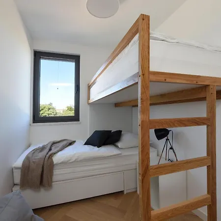 Lazy - Luxury Yachting Ζαντάρ