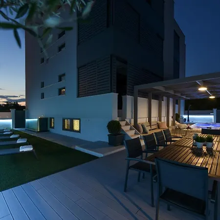 Lazy - Luxury Yachting