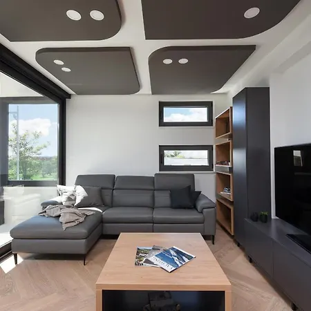 Luxury Yachting *