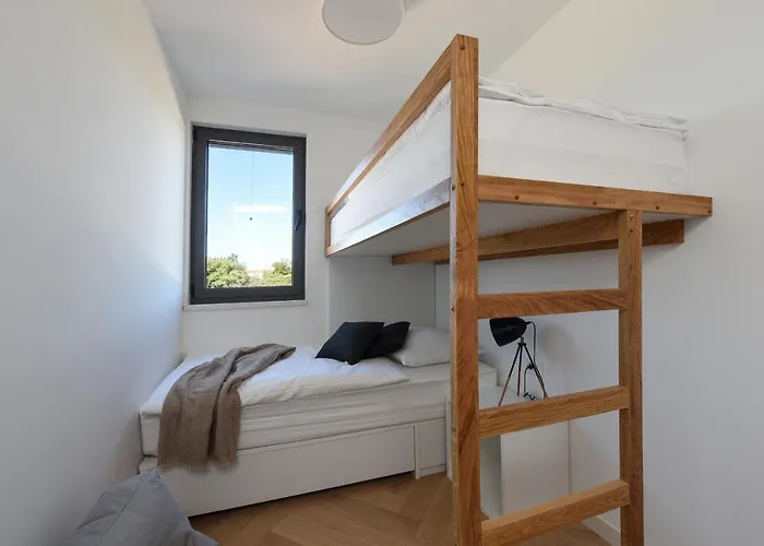 Lazy - Luxury Yachting Задар