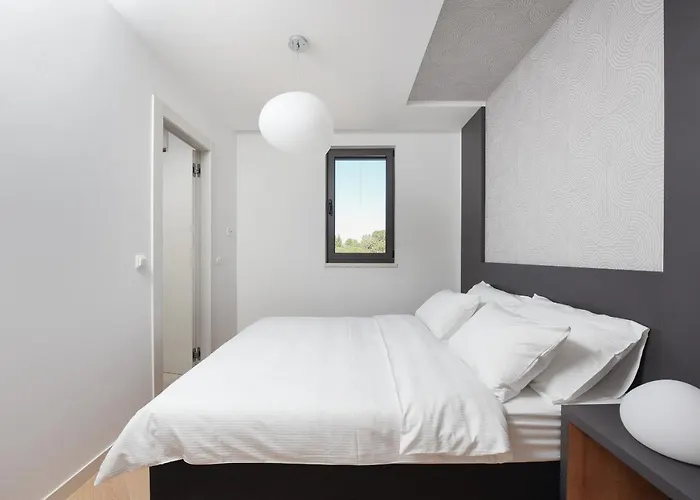 Lazy - Luxury Yachting