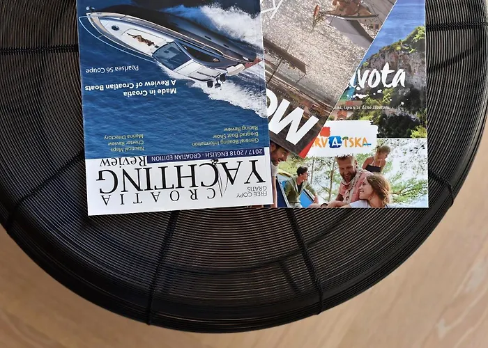 Lazy - Luxury Yachting