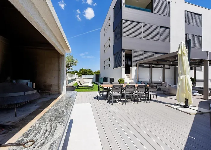 Lazy - Luxury Yachting Задар